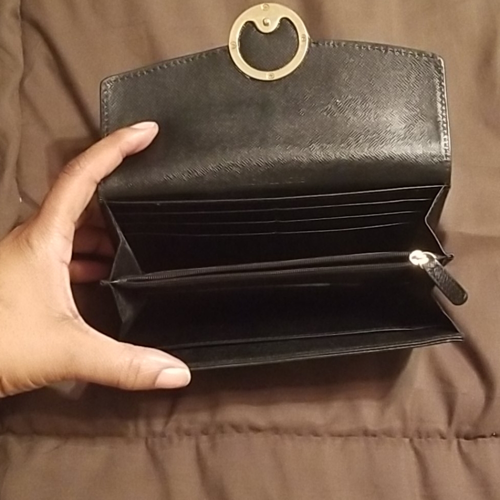 Michael Kors wallet (R) - Picture 2 of 6